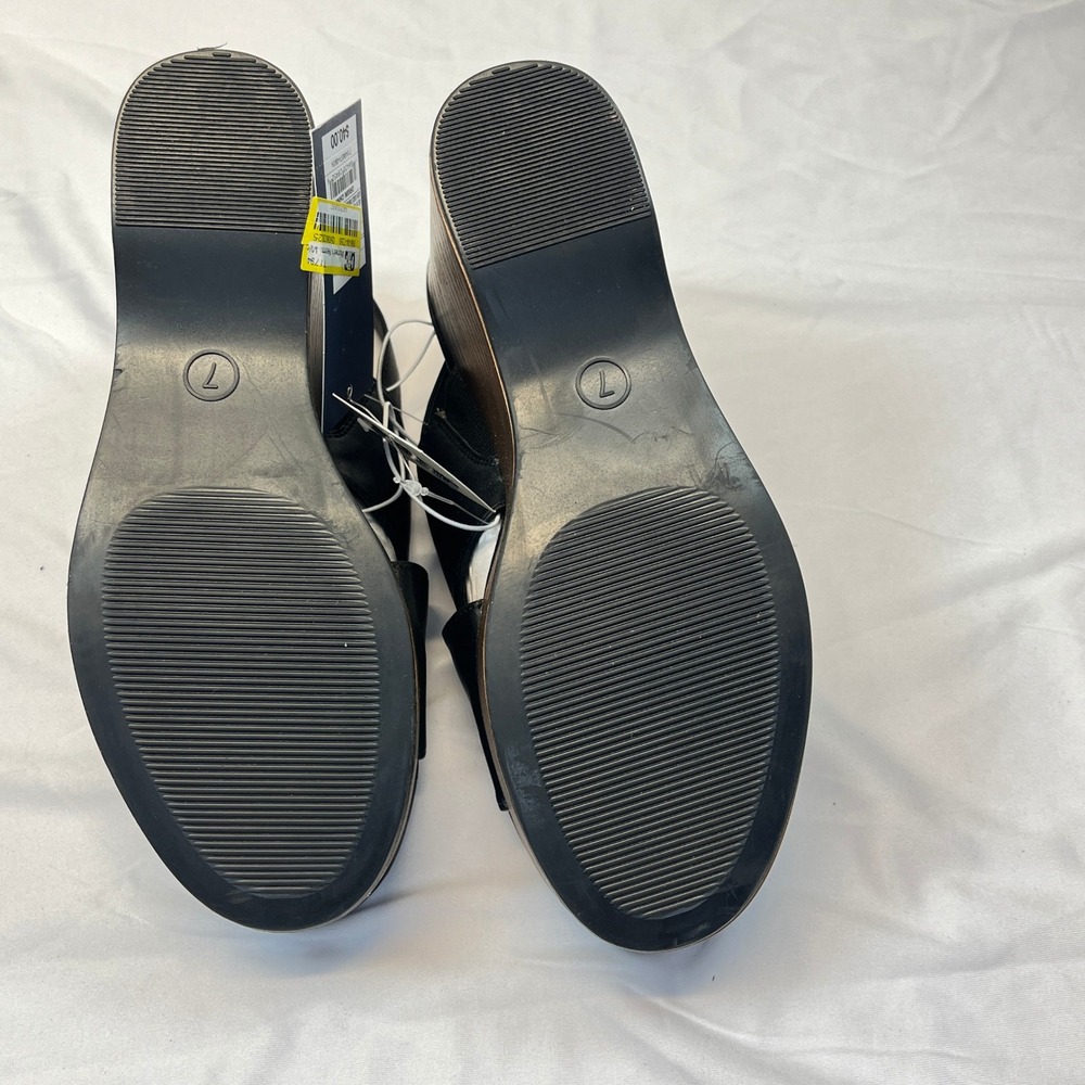 Women's Naomi Wood Wedge Heels with Memory Foam Insole - Universal Thread Size 7 - Picture 7 of 9